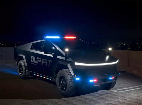 Der Tesla Cybertruck Geht Zur Polizei Und Sieht In Uniform Spektakulär Aus