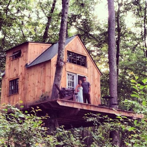 Romantic Tiny House Built By Couple For 4000 Tree House Cool Tree Houses Tiny House Living