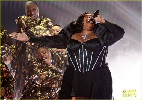 Lizzo Performs Special With Choir At Grammys 2023 Watch Now Photo