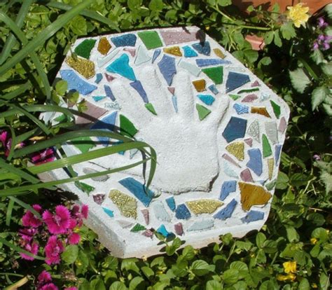 How To Make Personalized Stepping Stones To Upgrade Your Garden