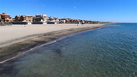 Ostia Ha Un Malore Mentre Fa Il Bagno E Muore Davanti Agli Occhi Della