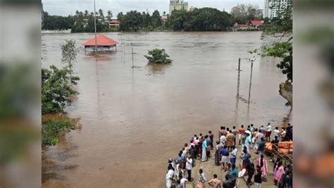 Toll In Kerala Floods Rises To 373 12 Lakh In Relief Camps