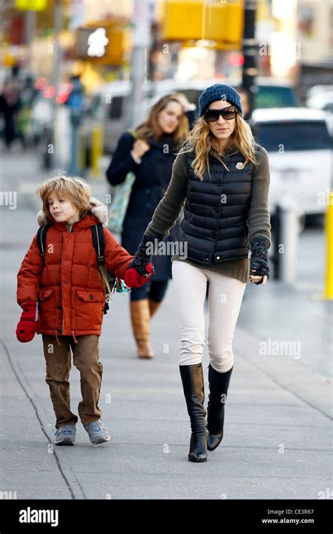 Sarah Jessica Parker Marcher Avec Son Fils James Wilkie Broderick