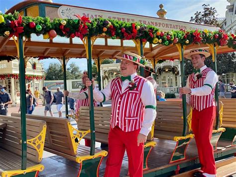 Photos Video The Dapper Dans Perform Holiday Songs At The Magic