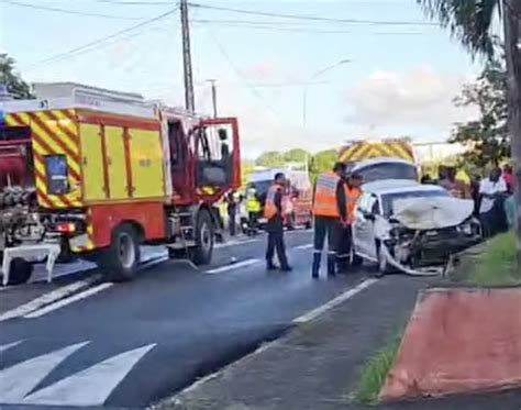 Collision entre trois véhicules à Ducos 7 personnes impliquées