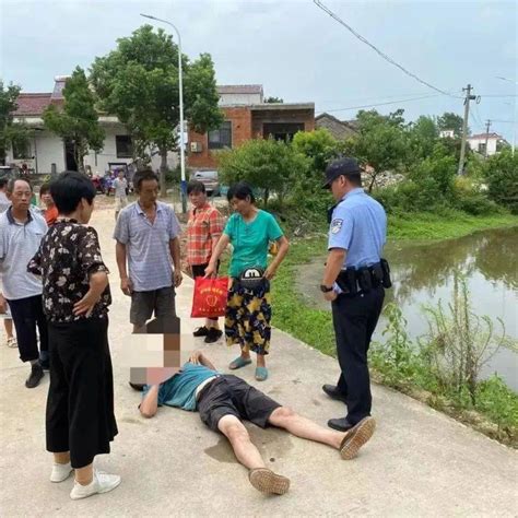 醉酒男子躺路边，无为民警来帮忙 群众 身份 家属