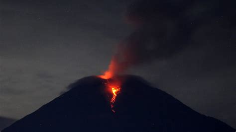 Indonesia Eleva La Emergencia Por La Terrible Erupción Del Volcán Monte Semeru