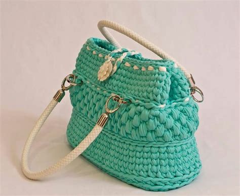 Pin by Begoña Mesones on Bolsos y carteras crochet trapillo Crochet