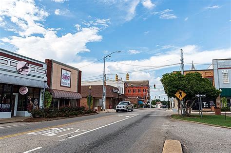 These 7 Towns In Alabama Have Bustling Main Streets Worldatlas