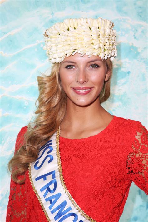 Photo Camille Cerf Miss France 2015 Sur Le Stand Tahiti Du Salon