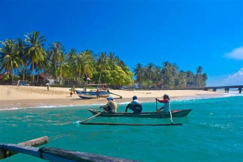 Pantai Krui Destinasi Wisata Lampung Yang Wajib Dikunjungi