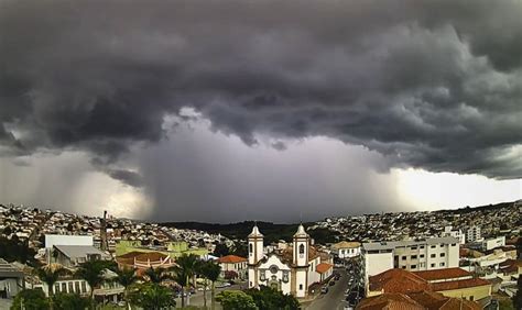 Temporal Chuva Intensa Raios E Ventania Em Oliveira Mg Nesta Tarde