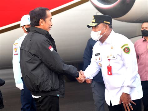 Foto Tiba Di Kepulauan Tanimbar Presiden Jokowi Dan Ibu Iriana