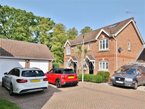 3 Bed Semi Detached House For Sale In Tringham Close Knaphill Woking