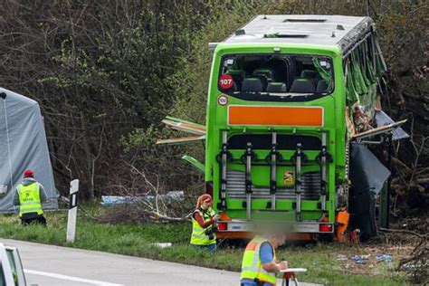 Flixbus Unfall Auf Der A Identit T Der Toten Gekl Rt Vier Frauen