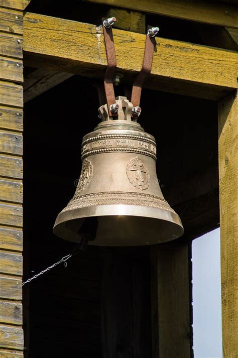 Las Campanas En El Campanario De Una Iglesia Ortodoxa Imagen De Archivo