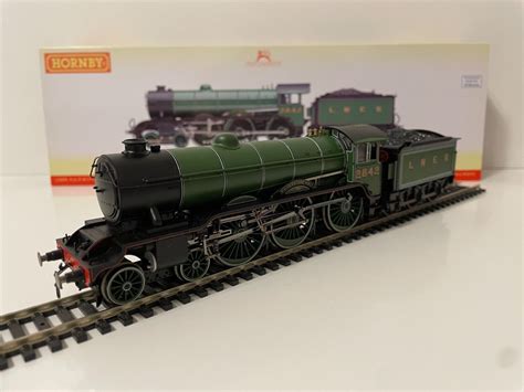 Hornby Class B17 4 6 0 2842 Kilverstone Hall Model Kit Lined Apple Green Livery For Sale