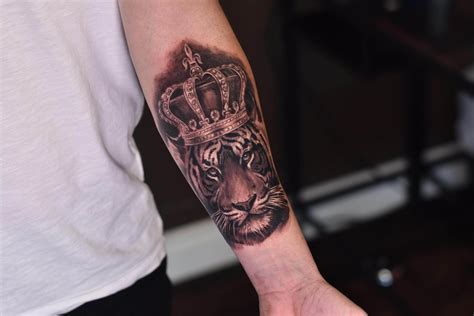 10+ Best Tiger With Crown Tattoo Designs