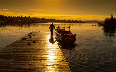 University of Washington Rowing - Official Website of Husky Crew