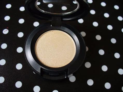 Mac Nylon Eyeshadow - Let's talk beauty