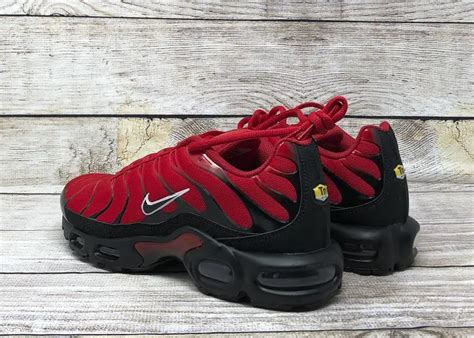 Nike Air Max Plus University Red Black