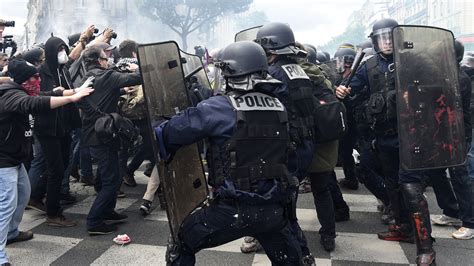 Heridos Y Detenidos En Una Protesta Por La Reforma Laboral En Francia