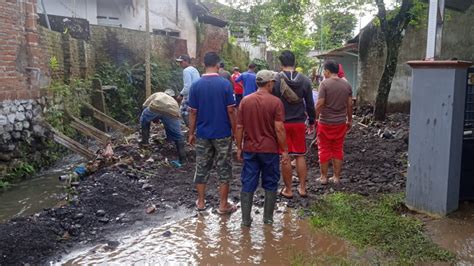 Diterjang Banjir Bandang Puluhan Rumah Di Banyuwangi Rusak Enam Hanyut