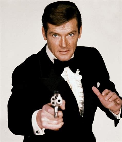 roger moore acteur dans james bond