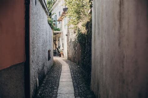 Hermosos edificios pequeños y coloridos y calles en la isla de los