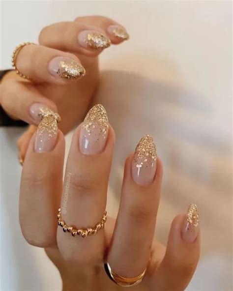 Mains Dorées Découvre Les Plus Beaux Nail Art Pour Des Ongles Dorés à La Mode Absolulissfr