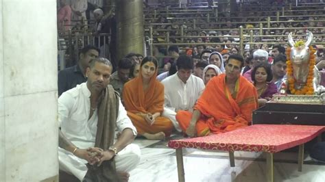 Akshay Kumar Offers Prayers At Mahakaleshwar Temple With Son Aarav On