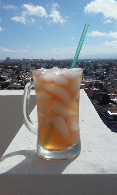 water - Why do cold drinks get sweaty? - Physics Stack Exchange