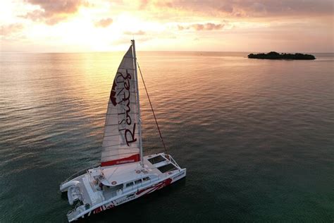 Montego Bay Reggae Catamarancruise Bij Zonsondergang Aangeboden Door