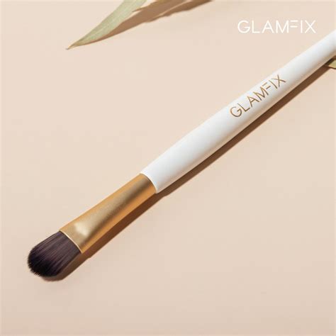 Jual Glam Fix Glow Concealer Brush Glamfix Shopee Indonesia