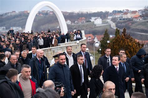 Kryeministri Kurti B Ri Homazhe N Kompleksin Memorial N Re Ak N