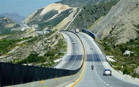 Cuál es límite de velocidad para manejar en autopista y cuál es la