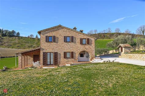 Rustici Casali Con Giardino In Vendita A Urbania Casa It