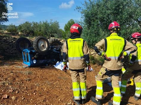 Un Hombre Fallece En Traiguera Al Volcar El Tractor En El Que Trabajaba