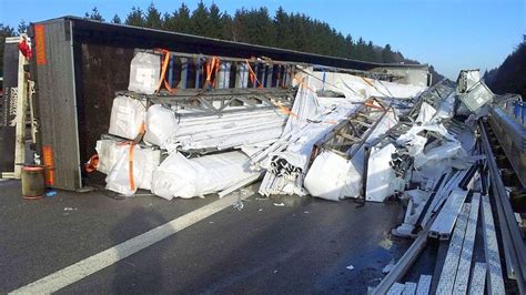 Sattelzug Kippt Auf A Um