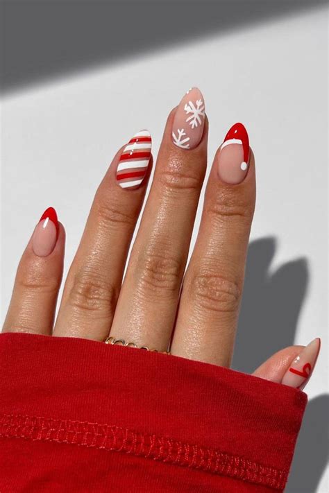 86 Christmas Nails That Will Make Santa Take A Second Look