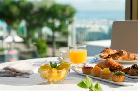 Colazione Vista Mare In Hotel 4 Stelle Riccione Sul Lungomare Hotel