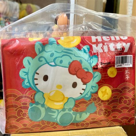 限量 全新 7 11 2024 凱蒂貓 Hello Kitty 防潑水拉鍊提袋 龍年限定 新年快樂 恭喜發財 年味滿滿 興趣及遊戲 玩具與遊戲在旋轉拍賣