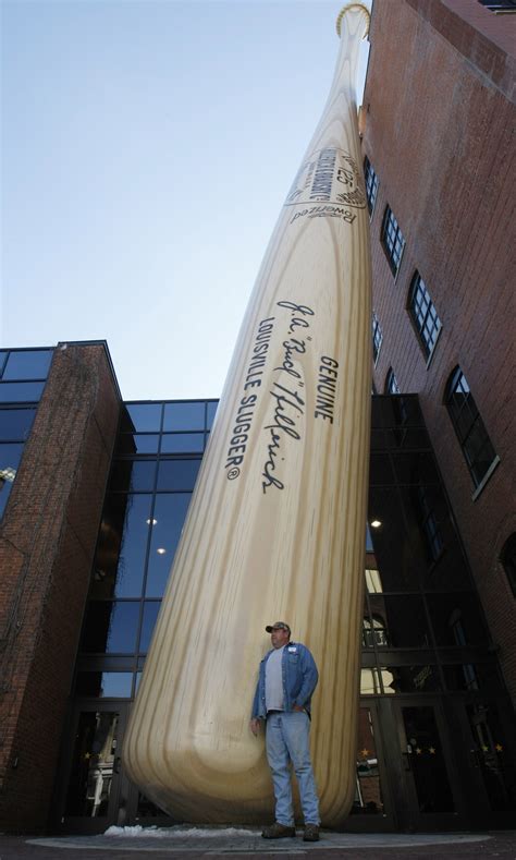 Louisville Slugger Museum Big Bat | semashow.com