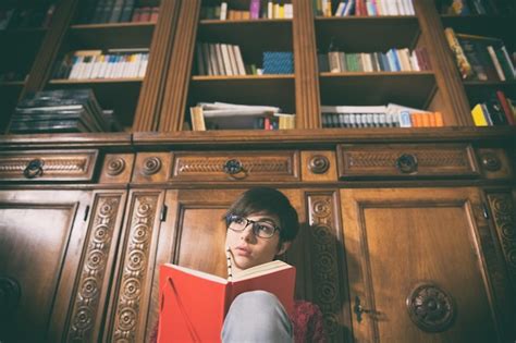 Premium Photo Woman Sitting In A Library