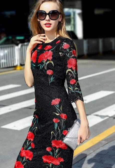 Vestido Negro Con Flores Estilo Y Belleza