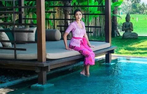 Tinggal Di Pulau Dewata Begini Pose Cantik Jessica Iskandar Dalam