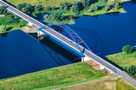 D Mitz Von Oben Flu Br Cke Bundesstra E B Zur Berquerung Der Elbe