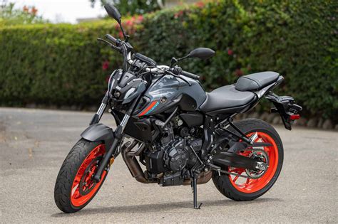 Yamaha Mt Mc Commute Review Photo Gallery Motorcyclist