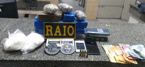 Cpraio Prende Suspeito De Tr Fico De Drogas E Porte Ilegal De Arma De