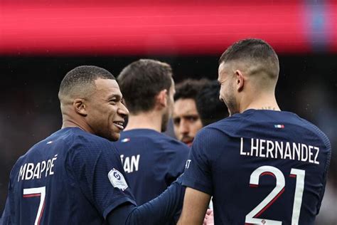 Le Psg Retrouve Mbapp Et Domine Strasbourg En Ligue Avant D